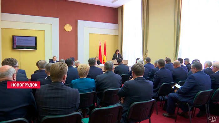 Говорили о молодёжи и изменениях в законодательстве. Наталья Кочанова встретилась с активом в Новогрудке-4