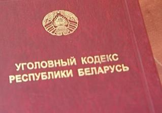 В Могилёве мужчина испортил ножом упаковки продуктов в магазине и напал на прохожего