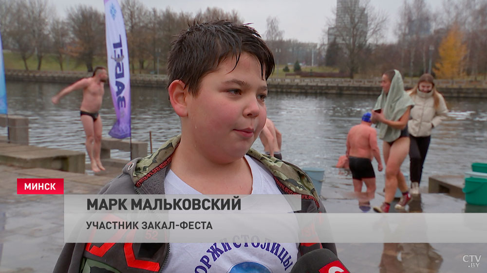 «Когда захожу в воду – щиплет, а потом классно!» В Минске набирают популярность закаливающие пробежки по воскресеньям-10