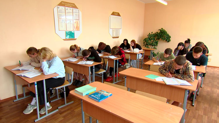 Около 3,5 тыс. выпускников школ планируют принять колледжи Минской области – открываются и новые специальности
