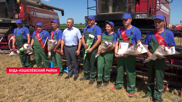 «Уже шестой раз тысячник». Комбайнеры-рекордсмены появились в Буда-Кошелевском районе-10