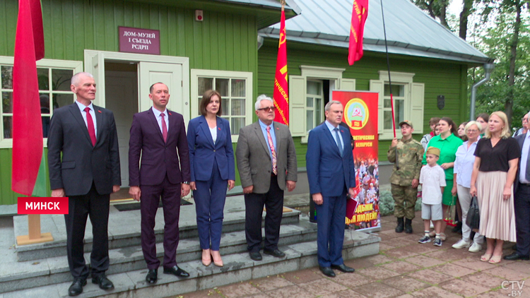 В Минске прошла церемония вручения партийных билетов новым членам Компартии Беларуси-1