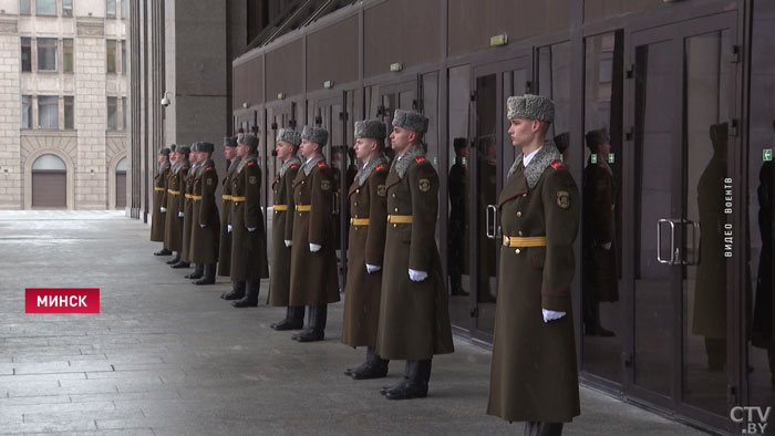 Приехали 3 тысячи подростков. Во Дворце Республики прошёл концерт по случаю Дня защитника отечества-1