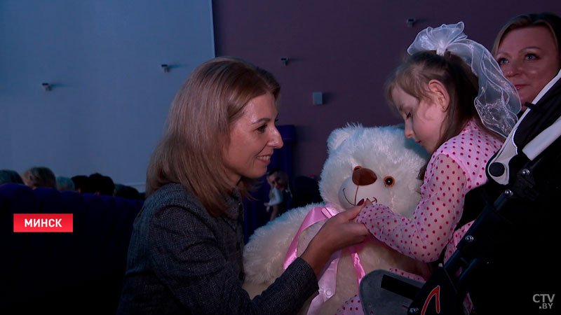 «Все краски жизни для тебя». Белорусы собрали средства на лечение 6-летней девочки с ДЦП-7