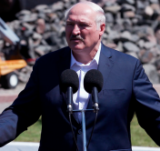 Александр Лукашенко: в Беларуси диктатура и прочее, а в Саудовской Аравии? Тем не менее в обнимку американцы ходят
