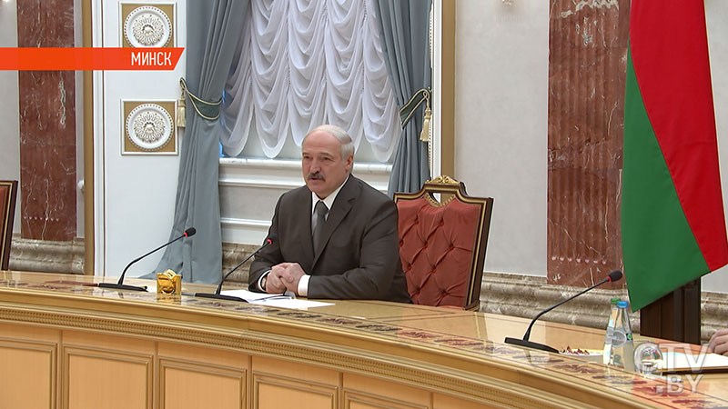 Александр Лукашенко: «Конституция должна быть на шаг-два впереди изменений нашего общества»