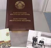 «Показать историю». В Музее белорусской государственности открылась выставка, посвящённая Конституции страны