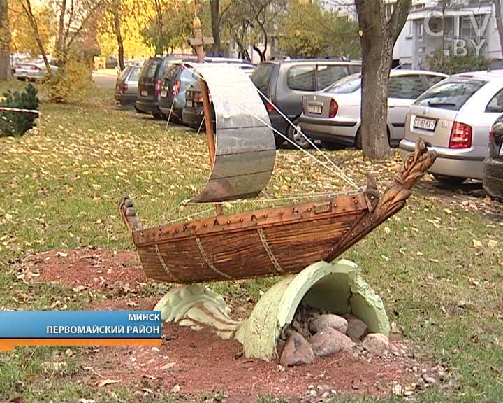 Плотник одного из минских ЖЭСов соорудил во дворе Первомайского района фонтан и мореходное судно Плотник одного из минских ЖЭСов соорудил во дворе Первомайского района фонтан и мореходное судно