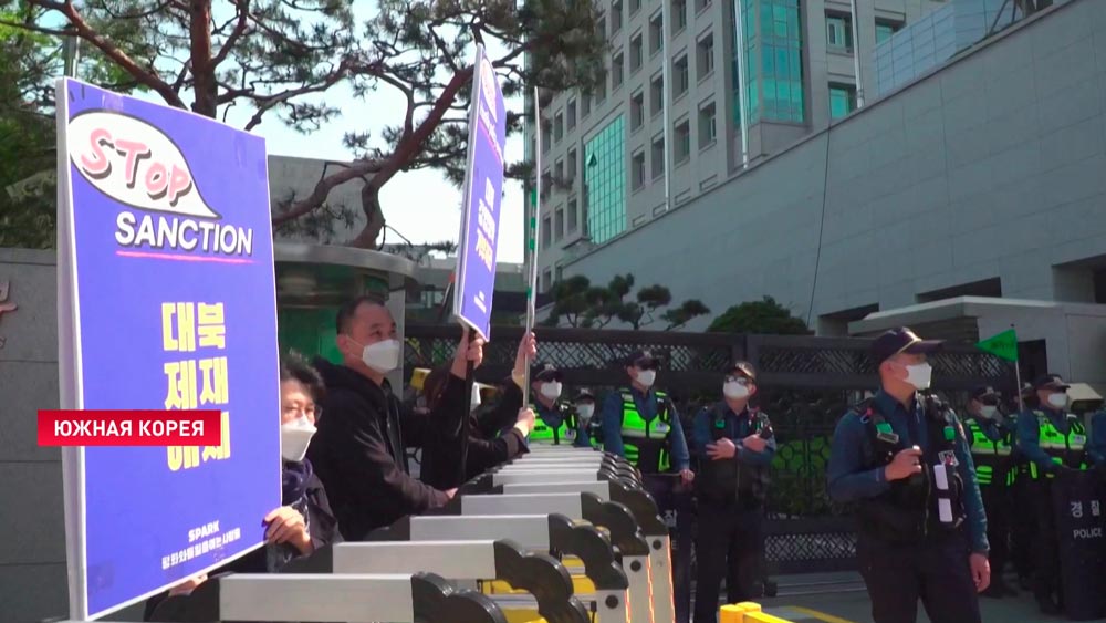 Это может привести к эскалации конфликта с Пхеньяном. Жители Республики Корея протестуют против военных учений с США-4