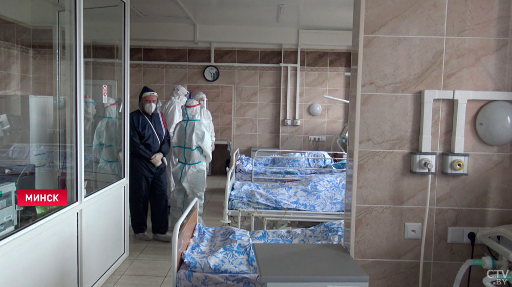 Особенно тяжело коронавирус переносят люди с ослабленным иммунитетом. Медики Беларуси призывают сделать прививку-1