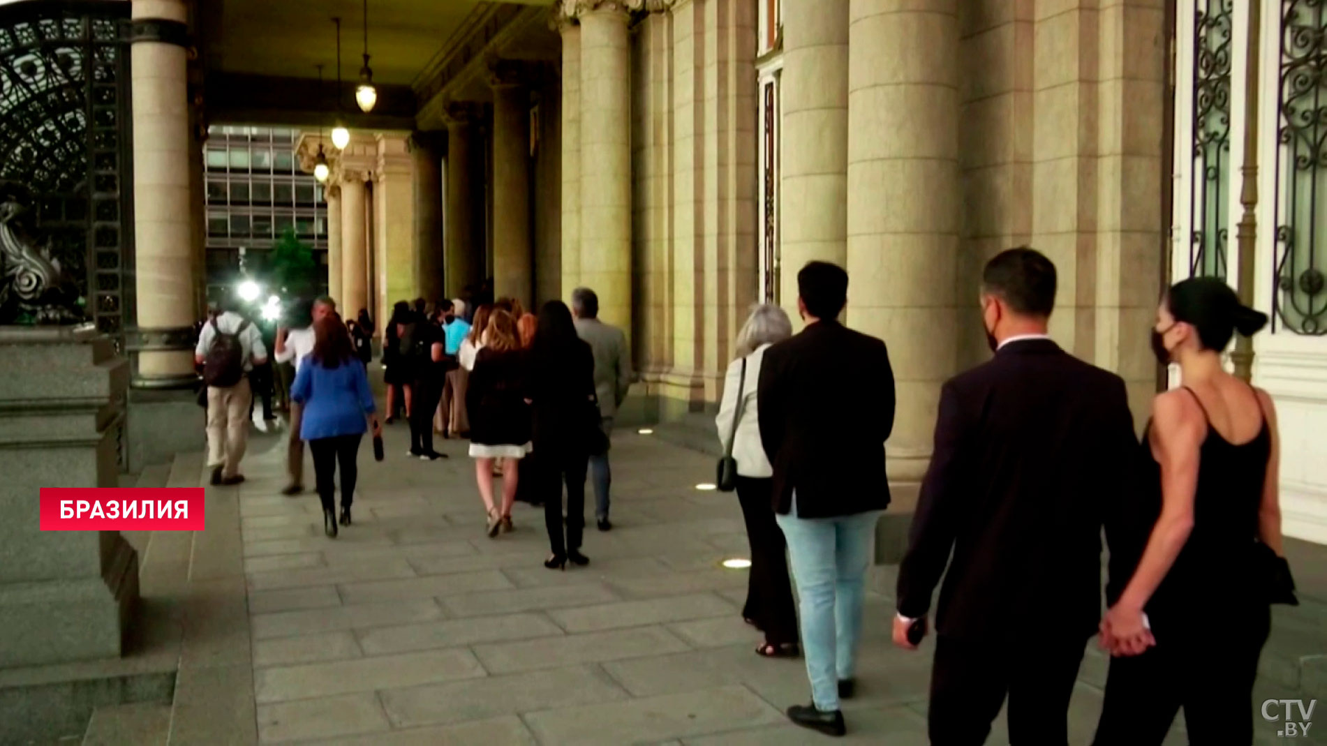 В Израиле открываются рестораны, театры и стадионы. Ситуация по коронавирусу в мире-7