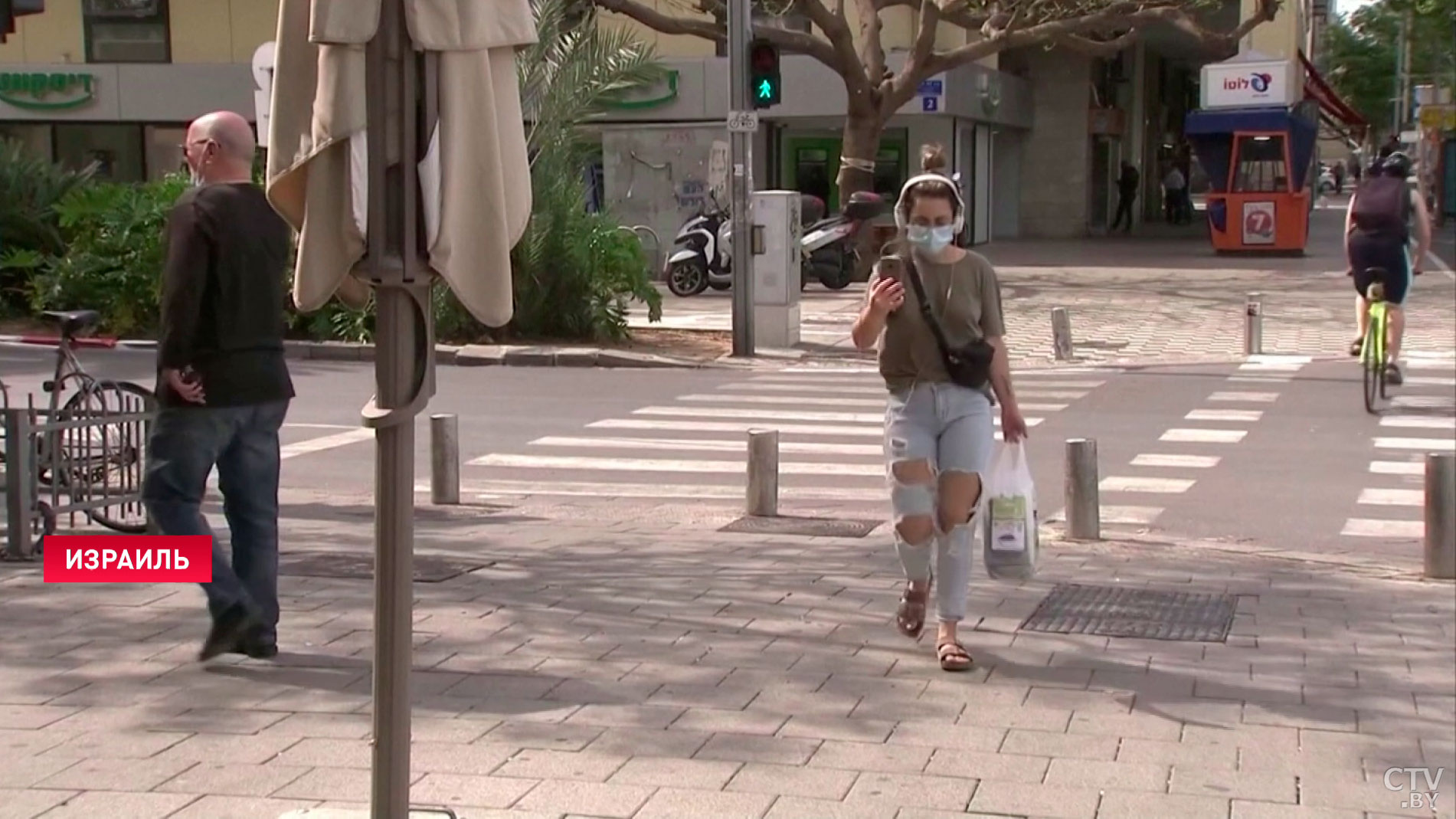 В Израиле открываются рестораны, театры и стадионы. Ситуация по коронавирусу в мире-1