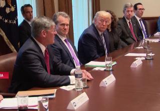 Трамп заявил об ограничении въезда на территорию США иностранцев из Европы