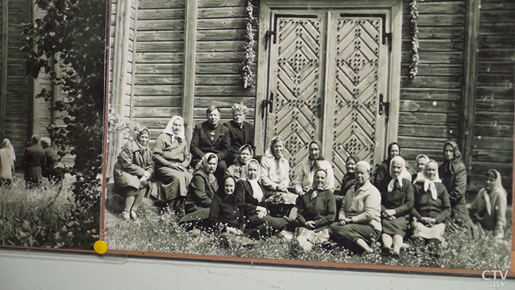 Снаружи – скромный деревянный храм, внутри – барочные алтари и старинный орган. Посмотрите на костёл в Плебановцах-22