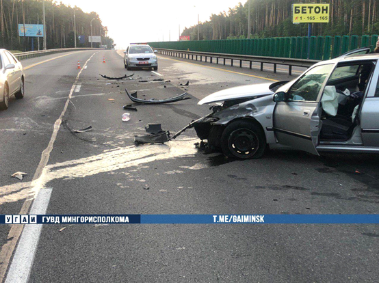 На МКАД Peugeot врезался в ограждение из-за косули на проезжей части-1