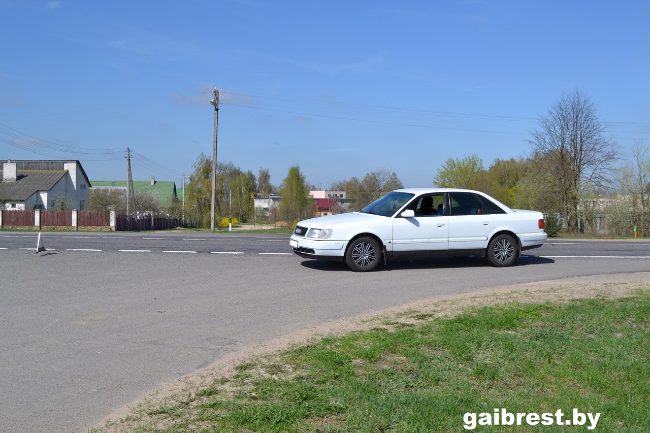 12-летний мальчик попал под колёса Audi в Брестском районе. Ребёнок госпитализирован-1