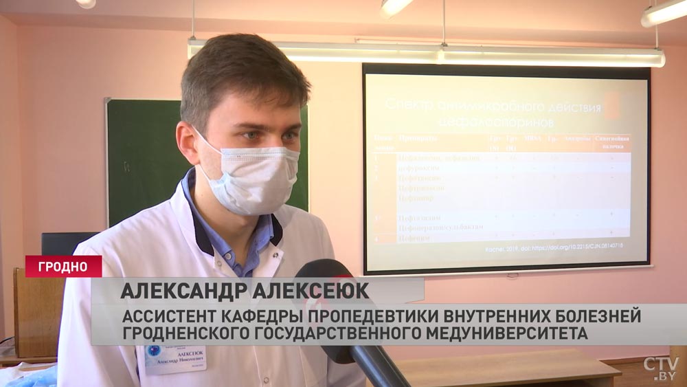 «Вот в таком положении человек должен находиться». В Гродненском медуниверситете учат работать с коронавирусными больными-16