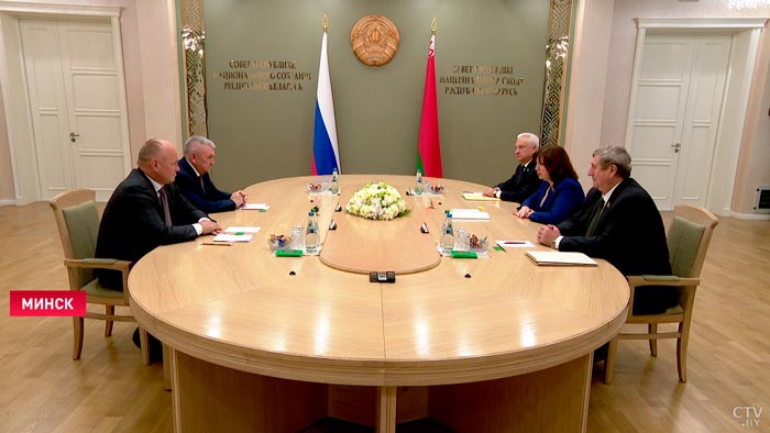 Межпарламентское взаимодействие и обмен технологиями. Кочанова встретилась с членами Совета Федерации России-1