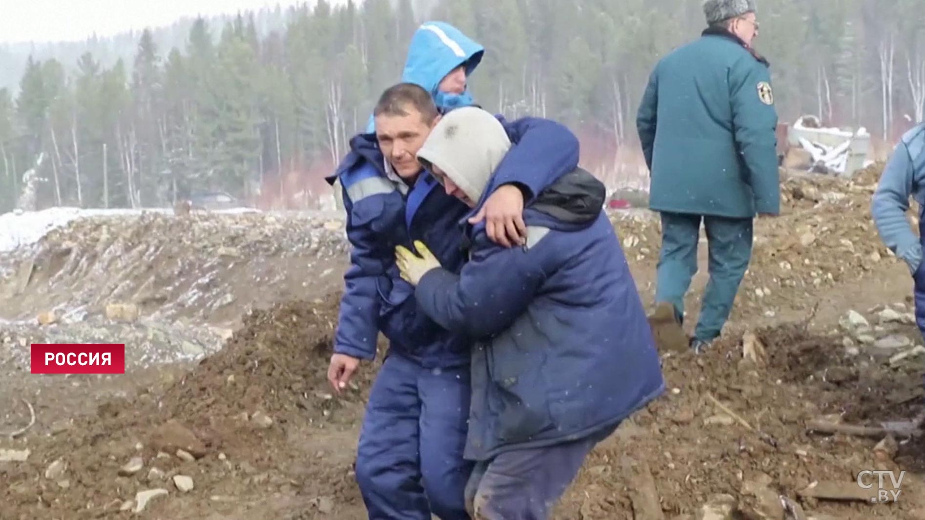 Полиция обнаружила одного из пропавших без вести на прорыве дамбы в Красноярском крае-3