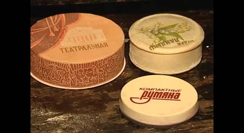 Тушь варили сами, а вместо бигуди использовали тряпочки. Какой косметикой пользовались в СССР-33