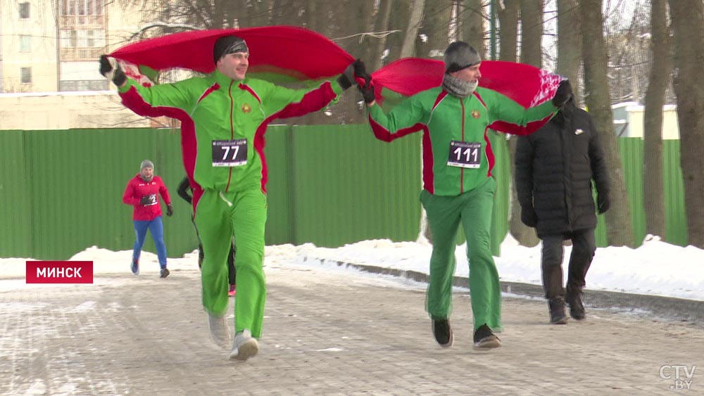 В -20°C и с голым торсом. В Минске состоялся Крещенский забег-4