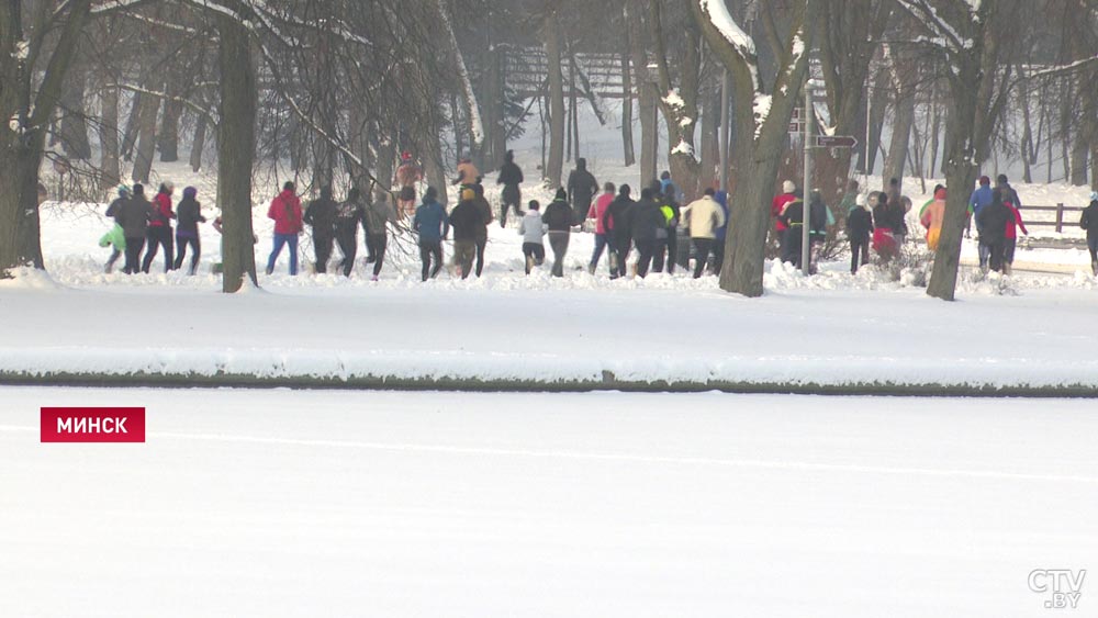 В -20°C и с голым торсом. В Минске состоялся Крещенский забег-19