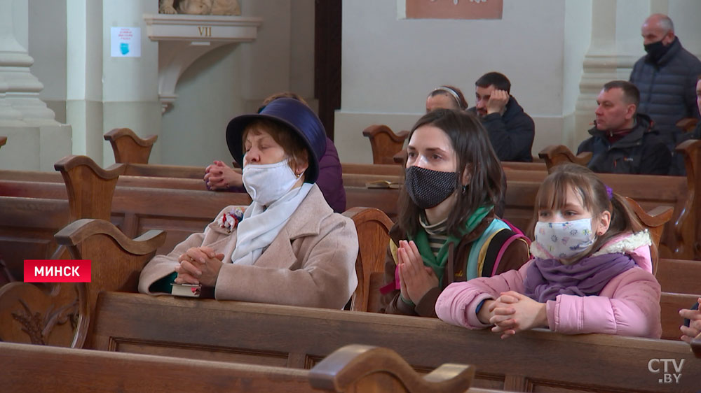 Крест целовать теперь нельзя. В Беларуси меняют правила богослужений из-за коронавируса-4