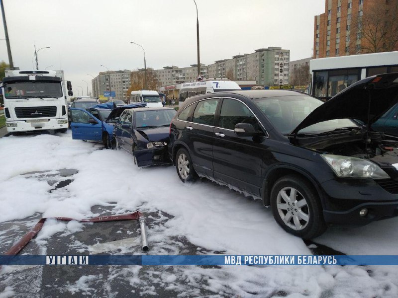 В Бресте на перекрёстке участниками аварии стали пять машин-4