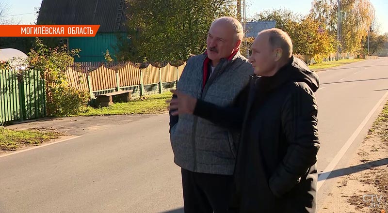 Александр Лукашенко лично сел за руль: президенты Беларуси и России побывали на Трофимовой кринице-1 Александр Лукашенко лично сел за руль: президенты Беларуси и России побывали на Трофимовой кринице-1