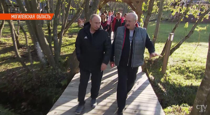Александр Лукашенко лично сел за руль: президенты Беларуси и России побывали на Трофимовой кринице-7 Александр Лукашенко лично сел за руль: президенты Беларуси и России побывали на Трофимовой кринице-7