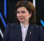 «Третий посетитель был мужчина, он заказал 16 маек». Кто и с какой целью покупает мерч с цитатами Президента?