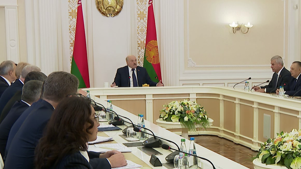 Лукашенко: «Кто любит кофе – пейте, пожалуйста. Если кофе подорожал – ну, извините, я могу предложить молоко, чай»