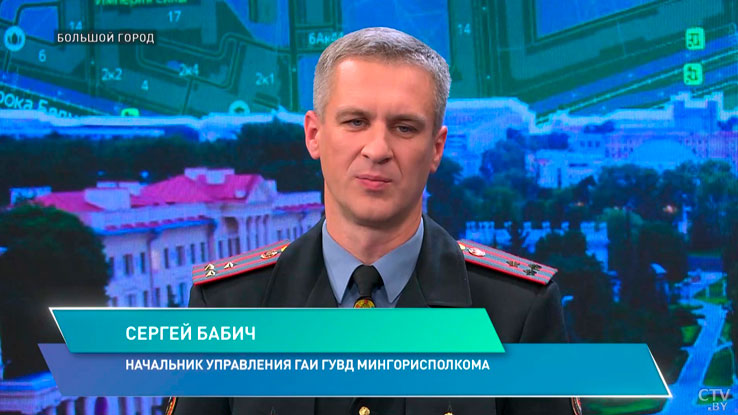 «Готов выйти на работу в любое время суток». Кто занимается ремонтом и обслуживанием дорог Минска?-4