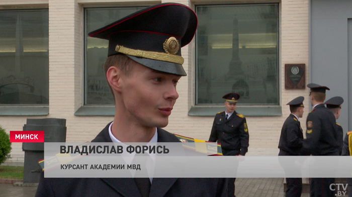 «Сегодняшний день и курсанты, и офицеры запомнят на всю жизнь». Кубраков о награждении выпускников Академии МВД-13
