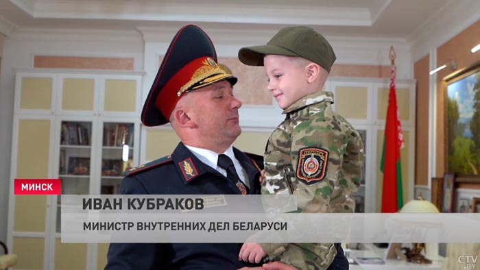 Кубраков поздравил 5-летнего мальчика с днём рождения. Имениннику подарили милицейскую машину на пульте управления-13
