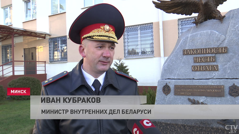 «Это та сила, которая противостоит злу». Кубраков поздравил ОМОН с 33-летием и вручил награды лучшим сотрудникам-7