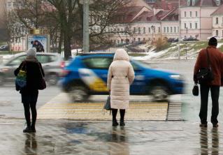 Сильные порывы ветра. Куда можно сообщить о последствиях непогоды в Минске?