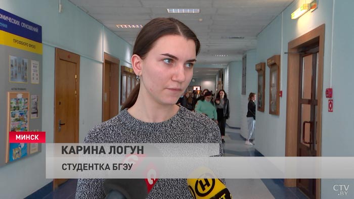 «Мой вопрос состоял в льготном проезде». Владимир Кухарев встретился со студентами БГЭУ-4