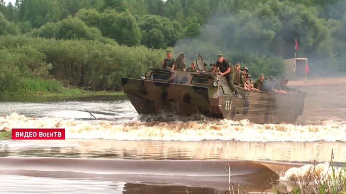 Учения на Березине. Курсанты Военной академии отработали форсирование водной преграды-1