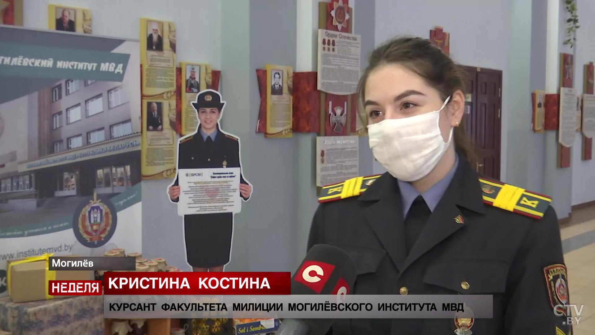 «Оказываем помощь вещами и продуктами». Курсанты Могилёвского института МВД помогают пожилым людям-6