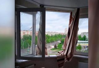 Вспышка на электроплите выбила стёкла в квартире на Брыля. Пострадала девушка