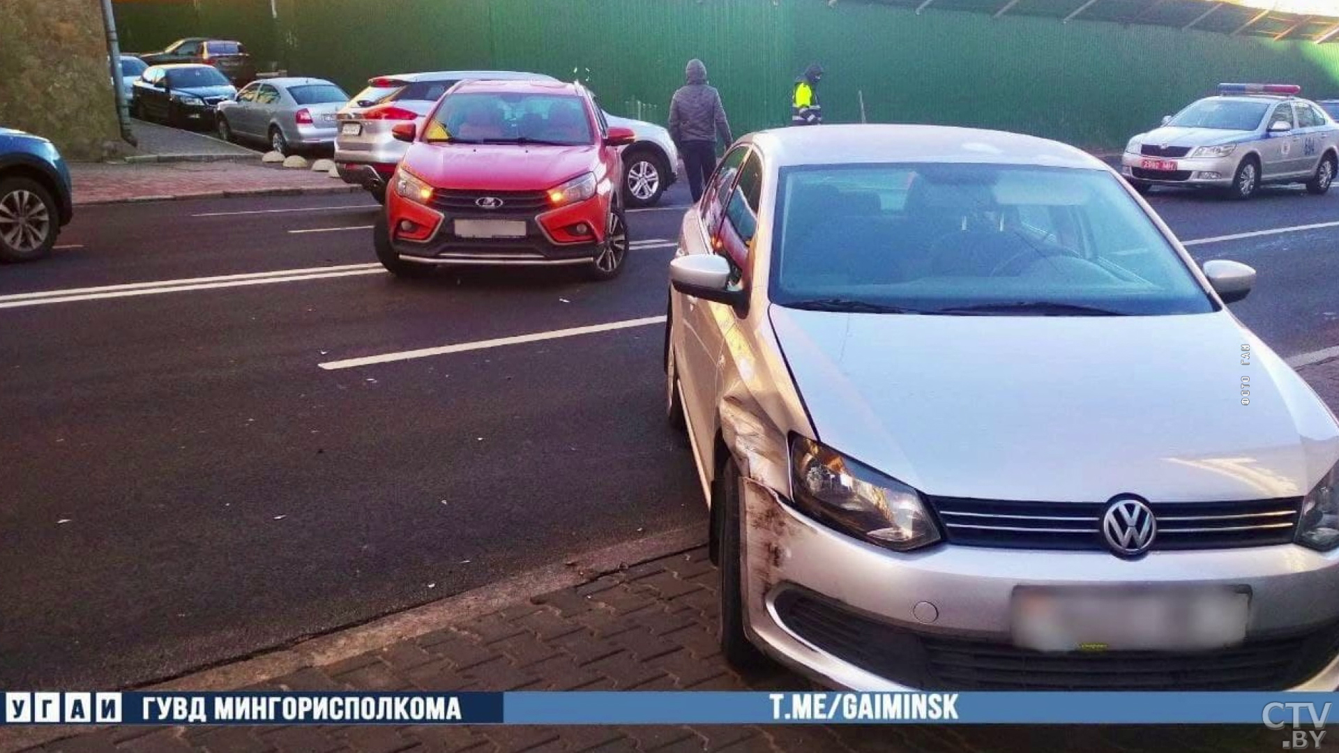В Минске водитель Lada при повороте врезался в Volkswagen-1