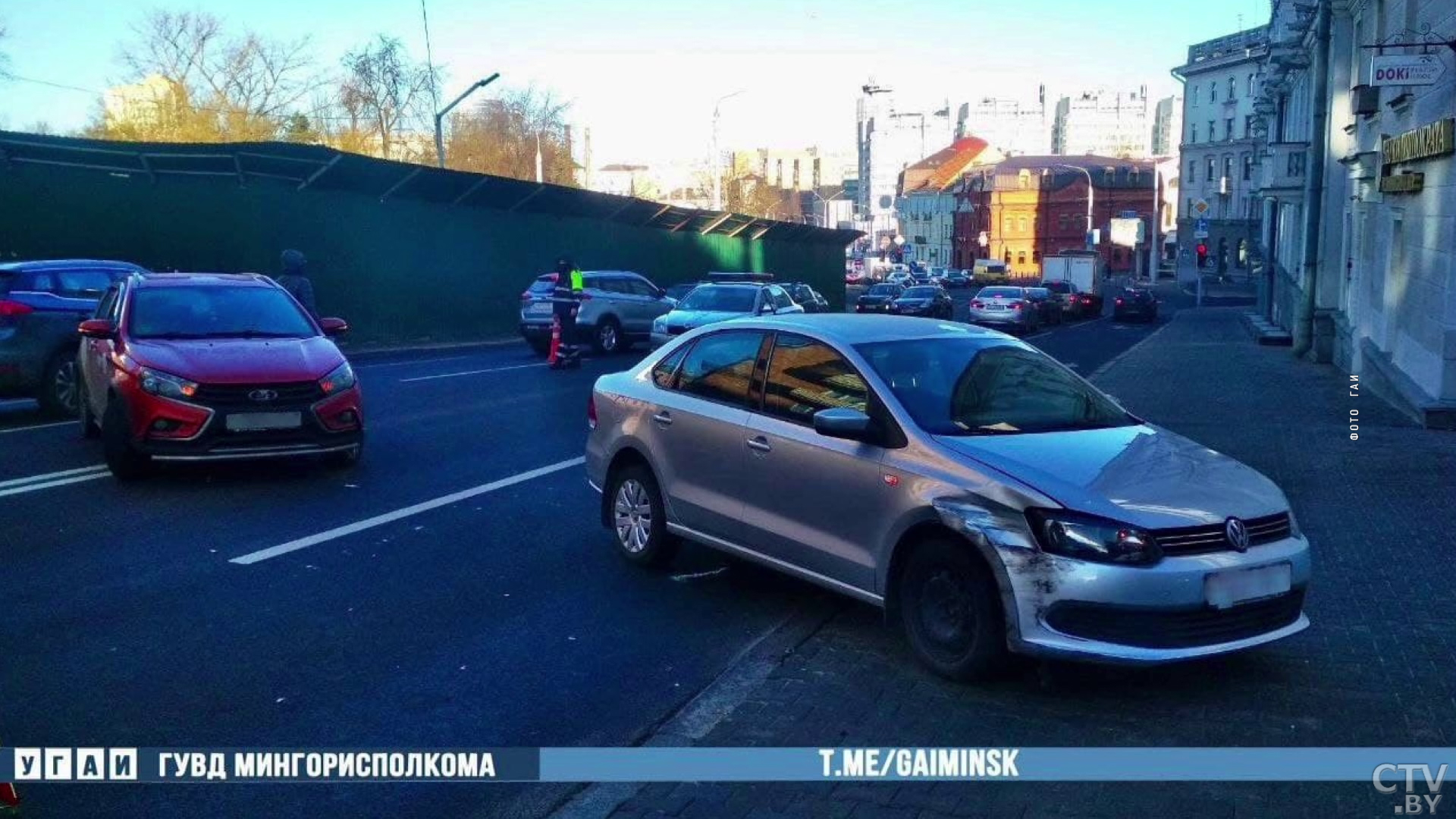 В Минске водитель Lada при повороте врезался в Volkswagen-4