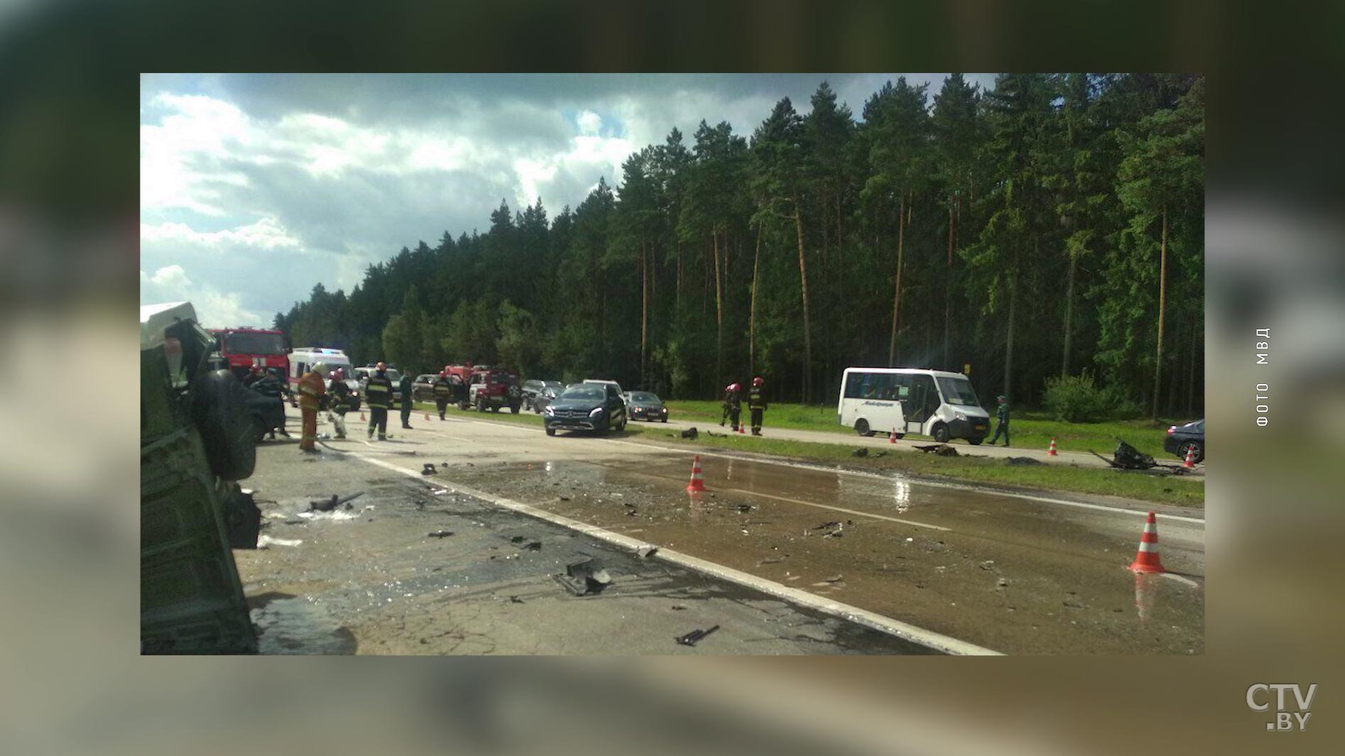 Жуткая авария под Боровлянами: погибла девушка, остальные участники ДТП госпитализированы-7