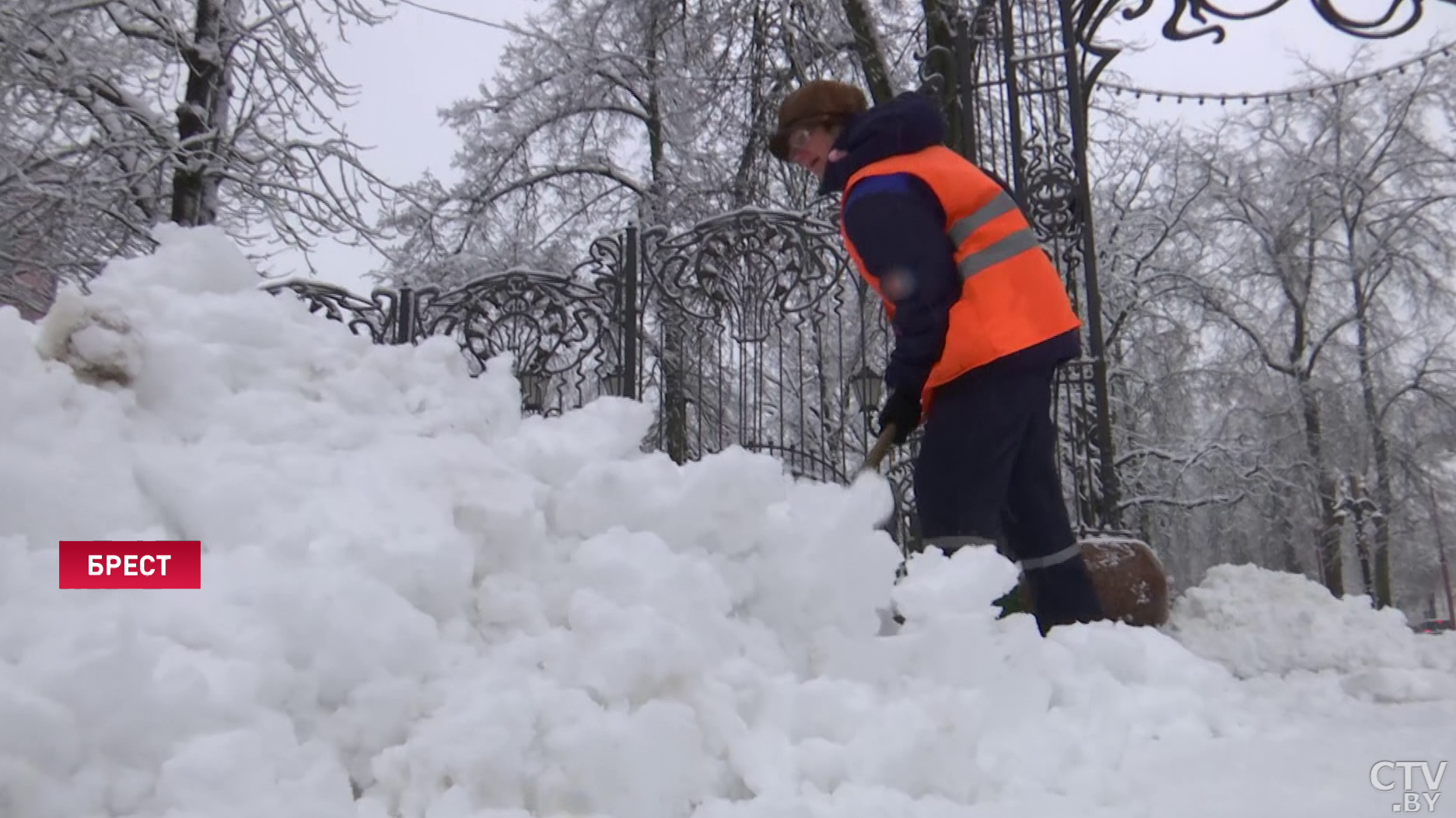 «Работать начали уже с вечера». В Бресте за сутки выпало полторы декадной нормы осадков-4