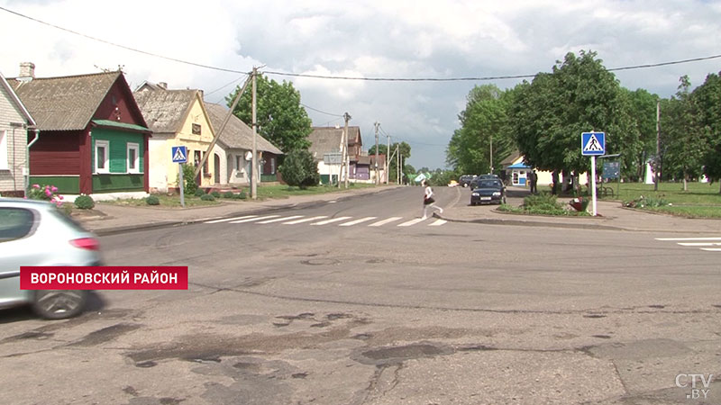 Жители Вороновского района попросили инспектора по Гродненской области привести в порядок дорогу и сделать остановку-19