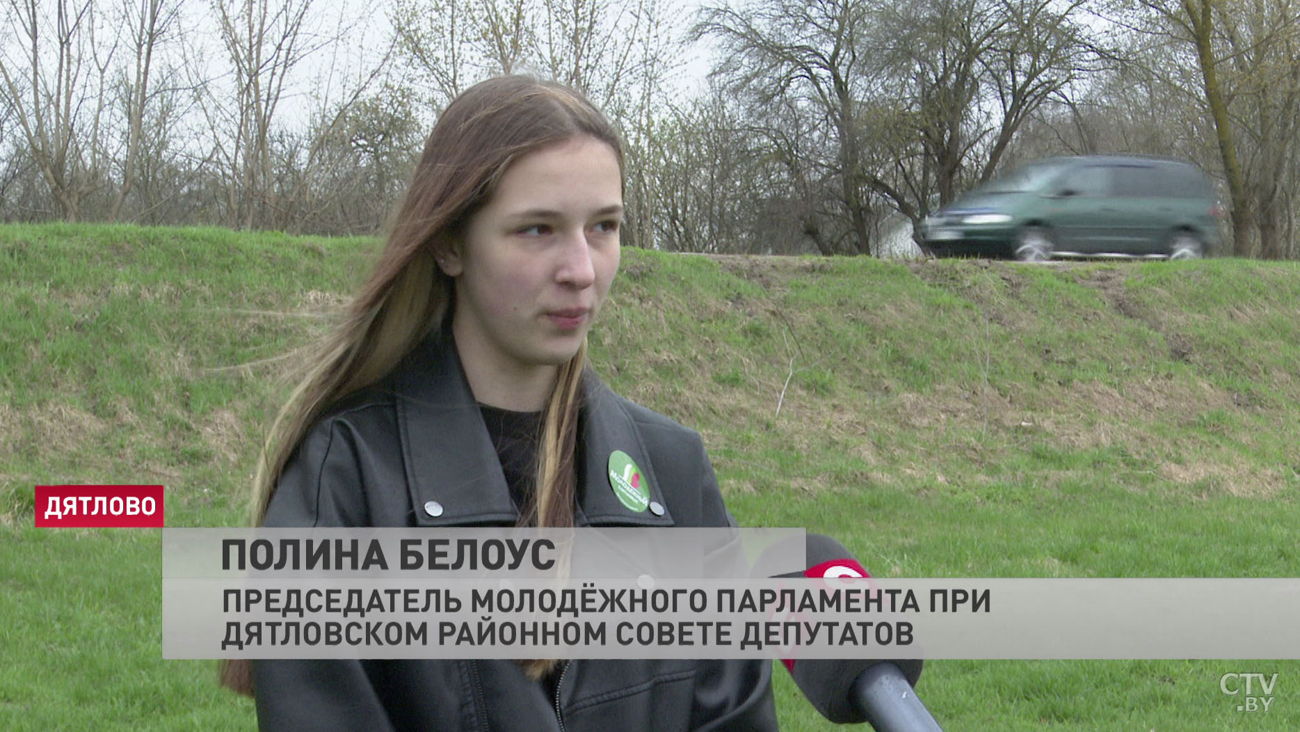«Надо заниматься детьми, надо детей направлять в нужное русло». Рядом с обелиском Славы в Дятлово высадили аллею-4