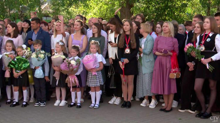 В Беларуси 1 сентября проходят торжественные линейки по случаю начала учебного года-10