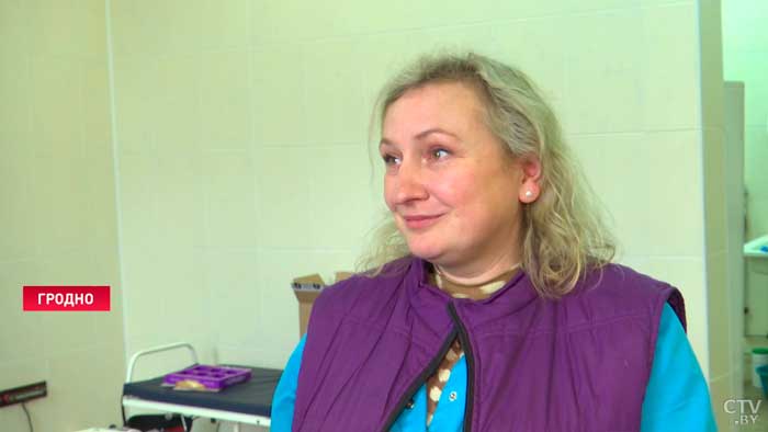 Зверьки плачут, скучают без мамы. В Гродненский зоопарк люди принесли брошенных лисят-13