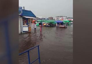 Сильный ливень прошёл в Минске: затопило Каменную Горку и рынок в Ждановичах